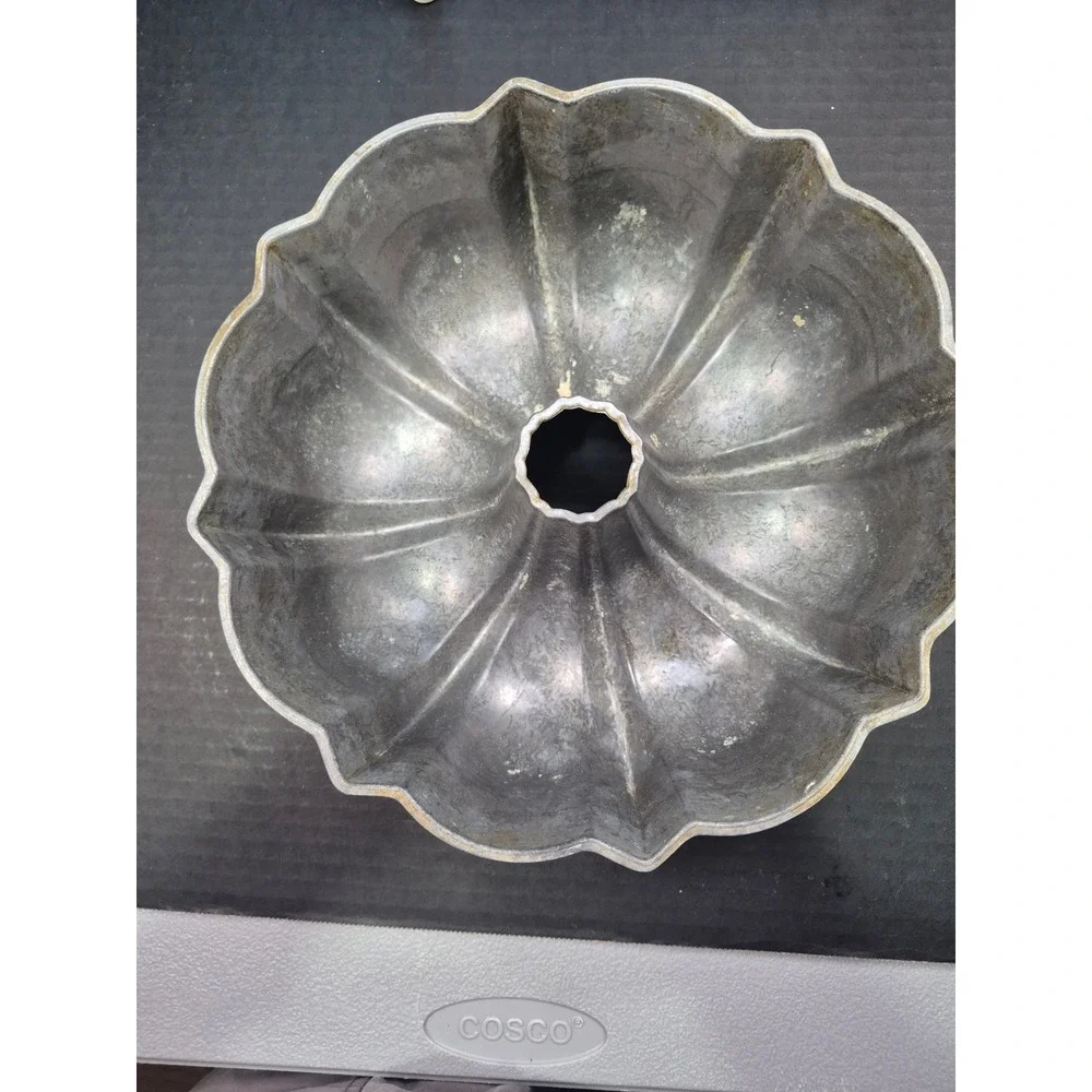 Vintage Nordic Ware Bundt Fluted Tube Pan Cast Aluminum 12 Cup Made in USA